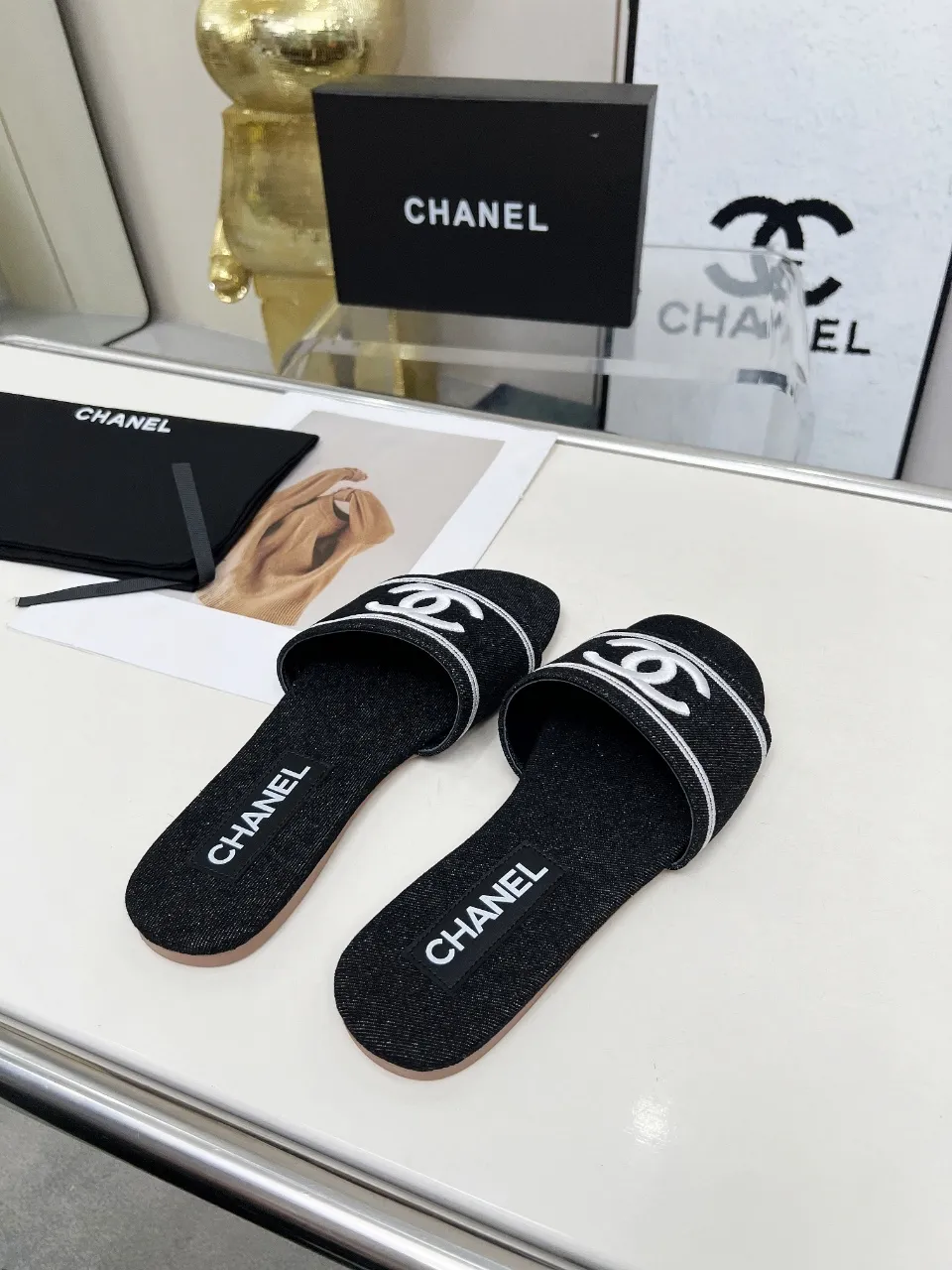👟👟Ex-factory price 400👟👟 Genuine leather sole +30 chanel Chanel 2025 new slippers🔥🔥 Official website counter, fabric sheepskin, lining sheepskin, foot pad goatskin, 3 colors optional, 35-42 sizes Genuine leather sole +30